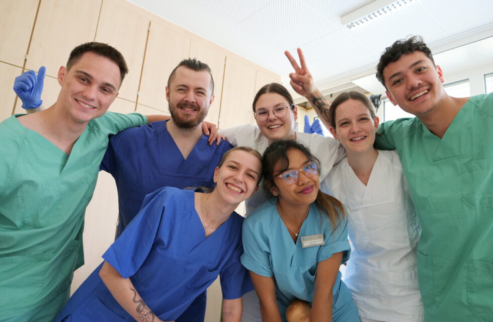 Junge Menschen in einem Krankenhaus